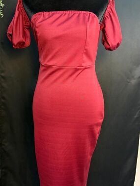 Off-Shoulder Burgundy Bodycon Dress